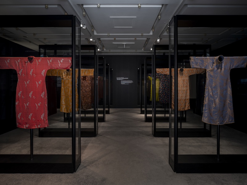 章节三 海上传奇：摩登的神话，《摩登：交错的世界》展览现场,  摄影 STUDIO FANG, ©ART SHANGHAI 2024