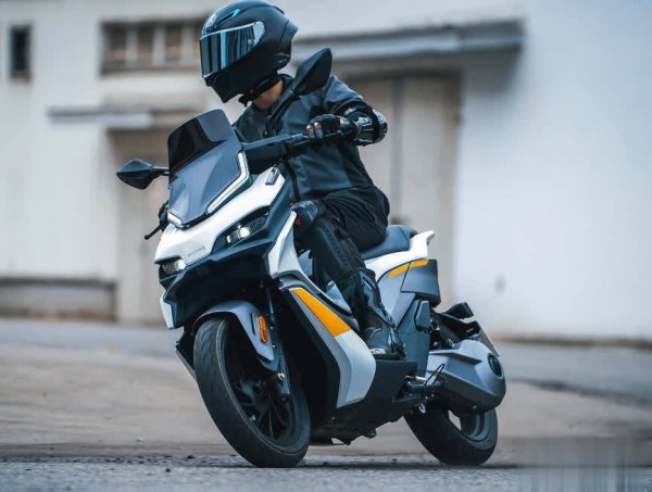 富灯网配资 84V、96V电池性能强，雅迪、爱玛为何只用72V？