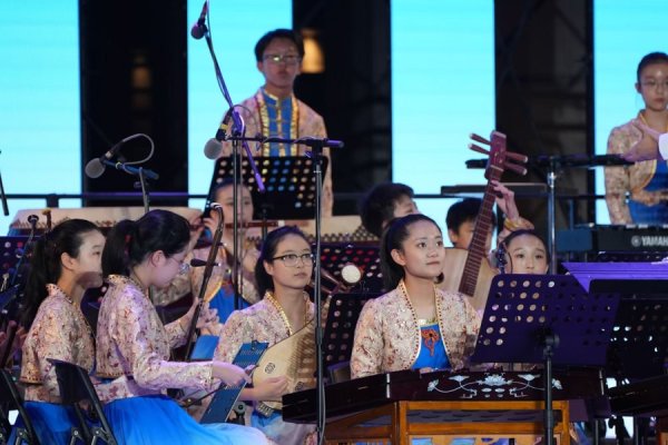 亿操盘 上海学生民乐联盟专场开演，“青春回响” 点亮城市草坪